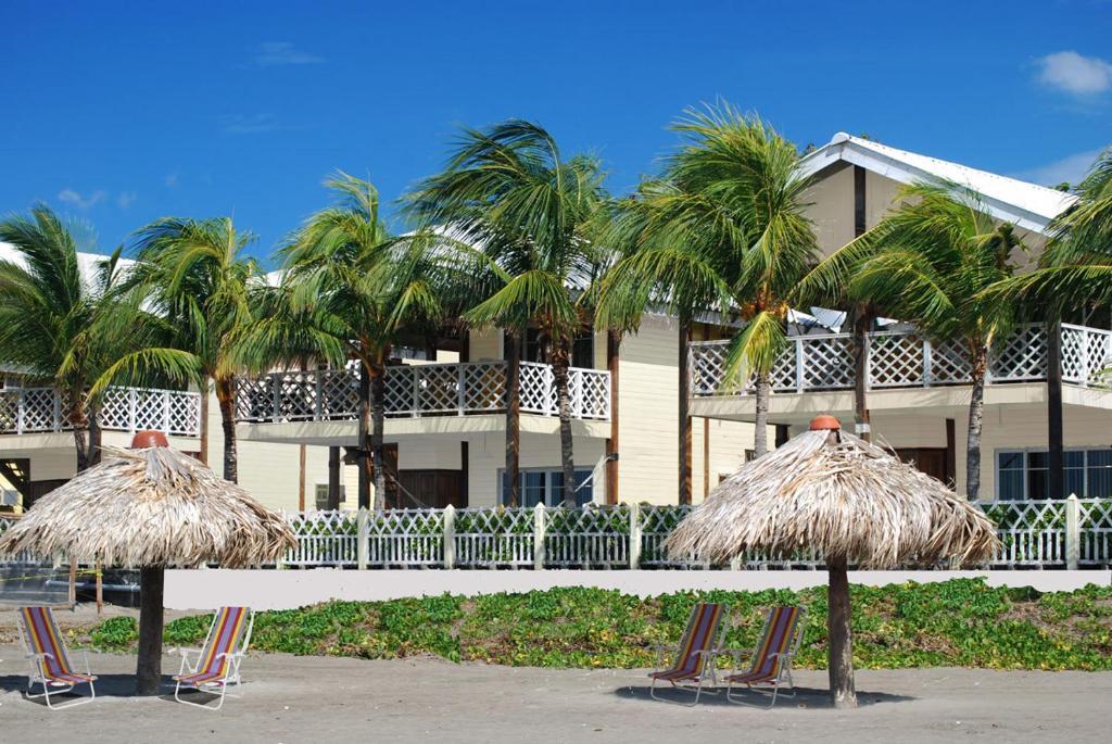 Hotel Vistamar Beachfront Resort & Conference Center Почоміл Екстер'єр фото
